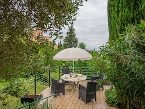 Meubles, Arbuste, Table, Mobilier De Jardin, Chaise, Tableau De Plein Air, Jardin, Ombre, Cour, Aménagement Paysager
