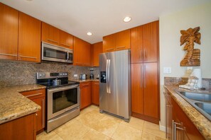 Full kitchen