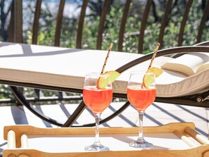 Tableware, Table, Stemware, Furniture, Drinkware, Wine Glass, Food