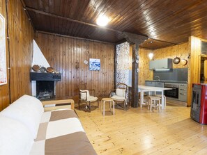 Möbel, Tabelle, Holz, Interior Design, Fussboden, Flooring, Gebäude, Wohnzimmer, Komfort, Hartholz