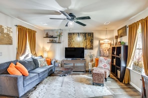 Living Room | Free WiFi | Smart TV | DVD Player & Video Library