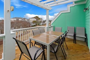 Enjoy some al fresco dining out on the deck with lots of sunshine and a fresh ocean breeze.