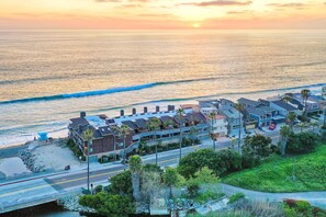 Oceanfront condo next to Buccaneer Park and Buccaneer Cafe