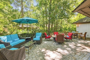 Grill, Fire Pit, Dining Table