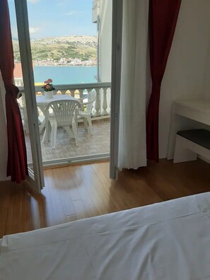 Schlafzimmer 1