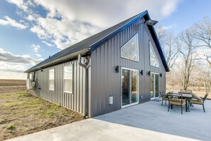 Cabin Exterior | Private Patio