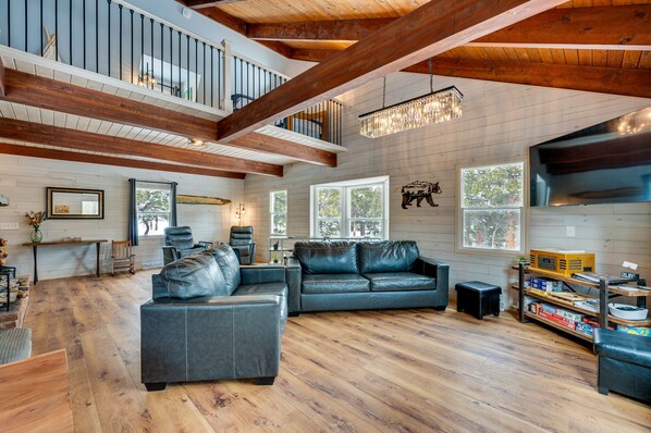 Allenspark Vacation Rental | 2BR | 3.5BA | Stairs to Enter | 1,705 Sq Ft