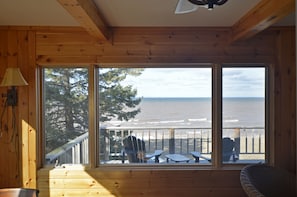 The view is just as epic through the windows in the common area and dining nook.