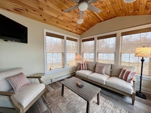 Sun-filled 4-season room – Perfect for reading or listening to music with built-in speakers.