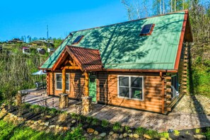 A beautiful log cabin on a private ridge, less than a mile from downtown Gatlinburg.