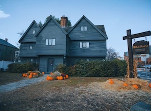 Step into History at The Witch House! The only surviving structure tied to the 1692 Salem witch trials, this iconic home offers a glimpse into the life of Judge Jonathan Corwin and the eerie past of Salem. #SpringInSalem