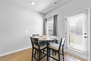 Simple dining space: sleek furnishing , inviting atmosphere.