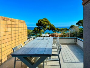 Flat with sea views 5 minutes walk from the beach in Begur. A/C. Parking.