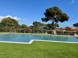 Flat with sea views 5 minutes walk from the beach in Begur. A/C. Parking.