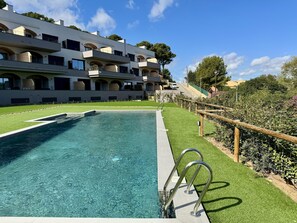 Flat with sea views 5 minutes walk from the beach in Begur. A/C. Parking.