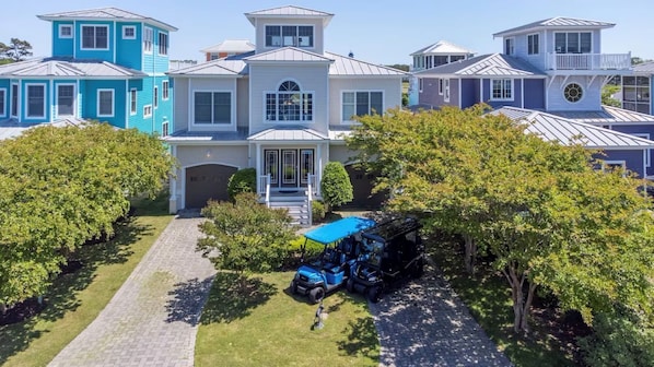 20 Kings Bay Drive - Front View