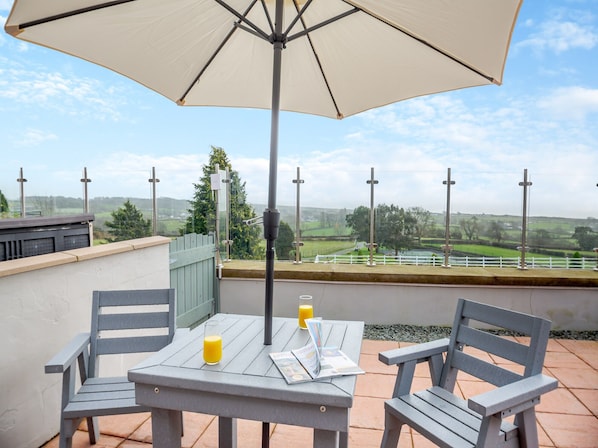 Sitting-out-area | Bwthyn Hudol Bach - Llwynhudol Vineyard Cottages, Pwllheli