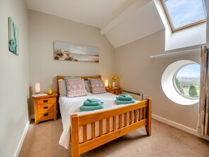 Double bedroom | Bwthyn Hudol Bach - Llwynhudol Vineyard Cottages, Pwllheli