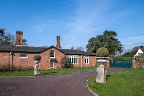 The diriveway at Grange Cottage, Bursledon, Hampshire