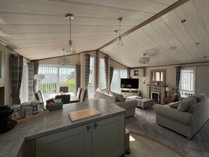 Living Room / Lounge