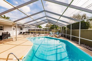 Pamper yourself and soak up the sun's warmth. Our poolside haven beckons, offering inviting loungers for your ultimate comfort. 🌞💦 #PoolsideBliss #SunSoakedEscape #BeachinEscape #AnnaMariaIsland #Bradenton