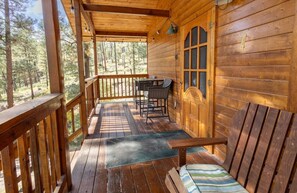 Placed at the top of the canyon, enjoy the view from Hidden Haven's cozy viewing deck. Savor your morning coffee as you watch the sunrise, share a meal while surrounded by nature, or simply re