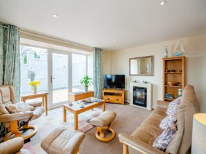 Living area | Golygfa Hudol - Llwynhudol Vineyard Cottages, Pwllheli