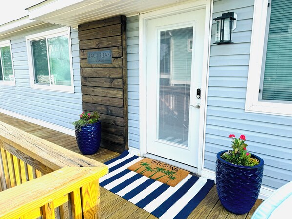 Front door-welcome to paradise!