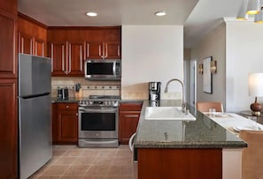 lasvs-hi-res-suite-2-bedroom-kitchen