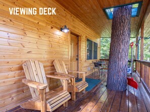Unwind on the viewing deck, surrounded by the beauty of nature. Whether you're sipping coffee in the morning or enjoying an evening breeze, this peaceful space invites you to relax and soak in
