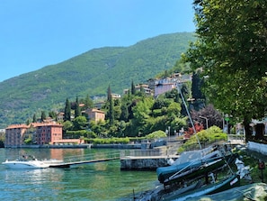 L'Eau, Plante, Bâtiment, Ressources En Eau, Navire, Montagne, Bateau, Ciel, Véhicule, Arbre