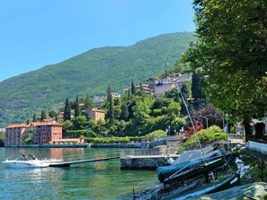 L'Eau, Plante, Bâtiment, Ressources En Eau, Navire, Montagne, Bateau, Ciel, Véhicule, Arbre