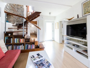 Furniture, Property, Picture Frame, Shelf, Wood, Shelving, Interior Design, Living Room, Floor, Flooring