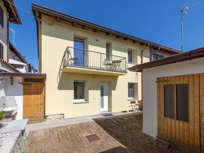 Sky, Building, Window, Daytime, Property, Azure, Wood, Plant, Shade, Neighbourhood