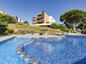 Water, Sky, Water Resources, Plant, Building, Azure, Tree, Swimming Pool, Natural Landscape, House