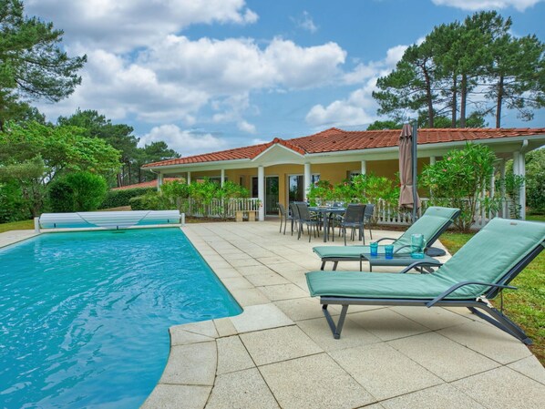 Swimming Pool, Outdoor Furniture, Resort, Shade, Eco Hotel, Furniture, Composite Material, Leisure, Estate, Chair