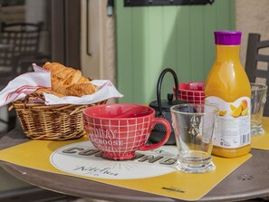 Table, Tableware, Furniture, Drinkware, Dishware, Bottle, Cup, Orange, Food, Interior Design