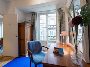 Building, Window, Comfort, Wood, Television, Living Room, Interior Design, House, Couch, Floor