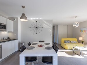 Building, Window, Comfort, Wood, Television, Living Room, Interior Design, House, Couch, Floor
