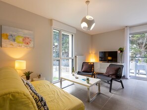 Building, Window, Comfort, Wood, Television, Living Room, Interior Design, House, Couch, Floor