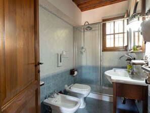 Tap, Sink, Plumbing Fixture, Property, Mirror, Bathroom Sink, Bathroom, Purple, Lighting, Interior Design