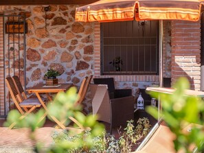 Plante, Propriété, Meubles, Bois, Bâtiment, Fenêtre, Ombre, Chaise, Design Intérieur, Chalet