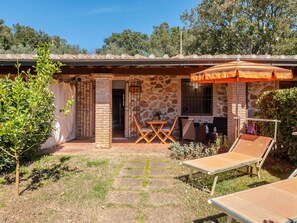 Plante, Propriété, Bâtiment, Fenêtre, Ciel, Ombre, Arbre, Architecture, Chalet, Porte