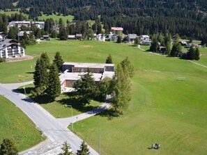 Pflanze, Gebäude, Natürliche Landschaft, Natürlichen Umgebung, Baum, Hochland, Grundstueck, Biome, Gras, Haus