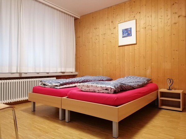 Möbel, Eigentum, Komfort, Holz, Interior Design, Beleuchtung, Gebäude, Bettrahmen, Fussboden, Flooring