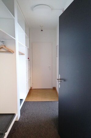 Holz, Tür, Materialeigenschaft, Flooring, Verbundwerkstoff, Gebäude, Decke, Symmetrie