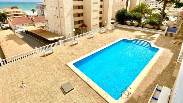 Communal swimming pool with sea views, perfect for cooling off while enjoying the scenery. An ideal place to relax in the sun in a privileged environment.