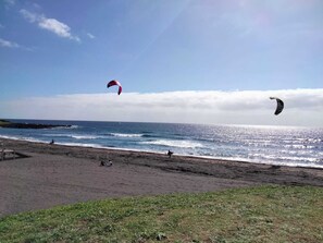 Praia das Melícias - Em Frente ao Edifício