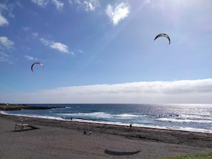 Praia das Melícias - Em Frente ao Edifício