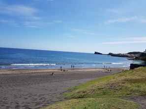 Praia das Melícias - Em Frente ao Edifício